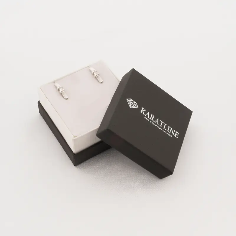 Серьги золотые с бриллиантом