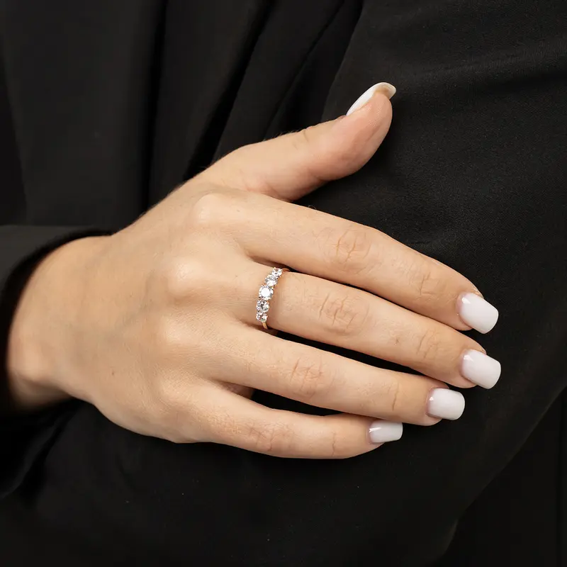 Кольцо золотое с фианитами