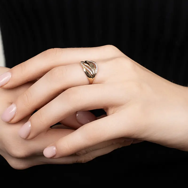 Кольцо золотое с фианитом