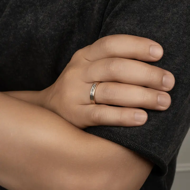 Обручальное кольцо золотое с фианитами