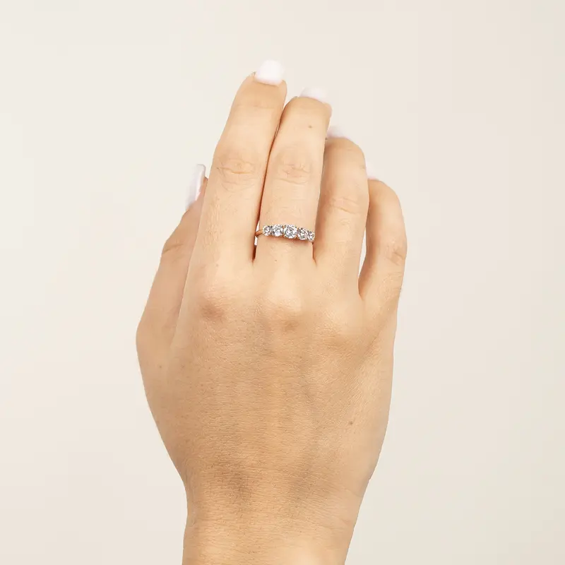 Кольцо золотое с фианитами