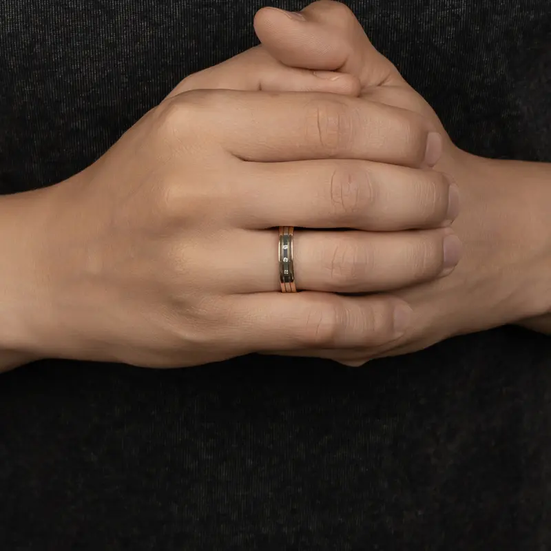 Обручальное кольцо золотое с фианитами