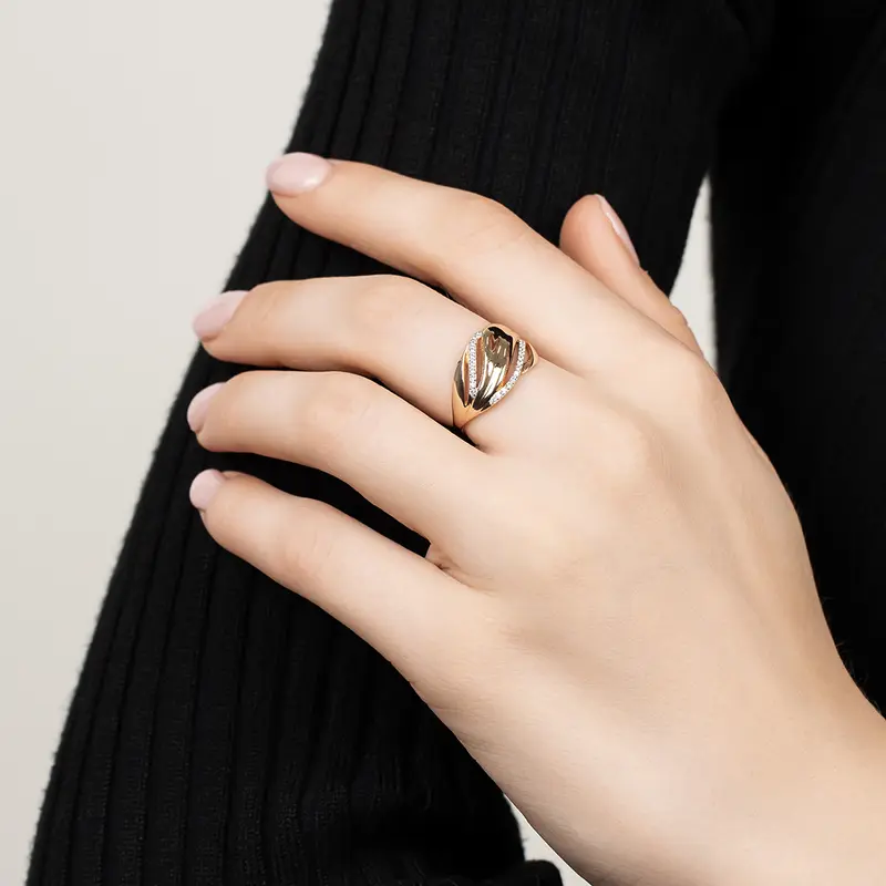 Кольцо золотое с фианитом